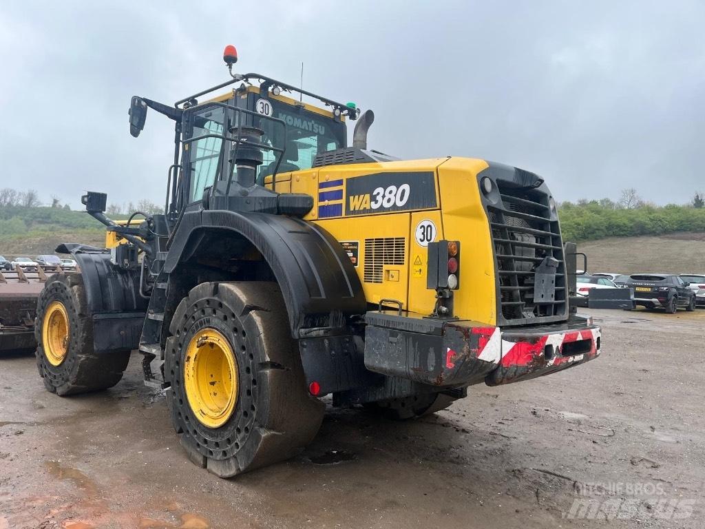 Komatsu WA380-8E0 Kolové nakladače