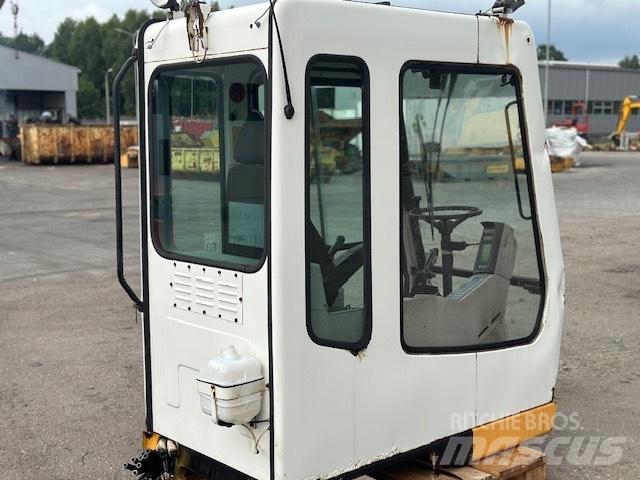 Liebherr A 924 B CAB Kabiny a interiér