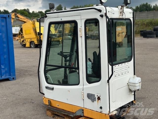 Liebherr A 924 B CAB Kabiny a interiér