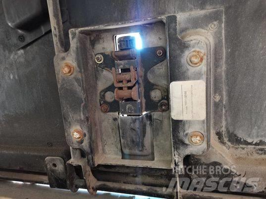 CAT TH337 mask Kabiny a interiér