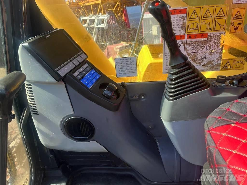 Komatsu PC 450 LC-8 Pásová rýpadla