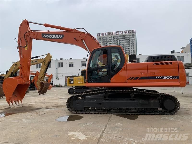 Doosan DX300 Pásová rýpadla