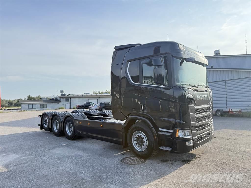 Scania R590 8x4 Hákový nosič kontejnerů