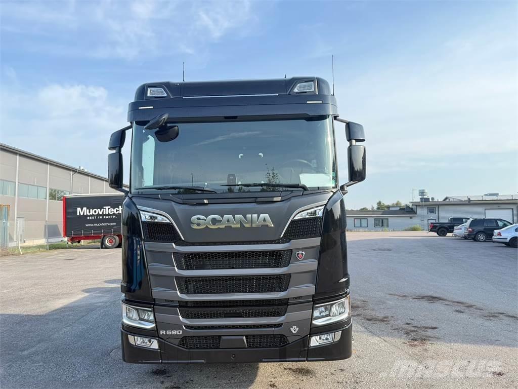 Scania R590 8x4 Hákový nosič kontejnerů