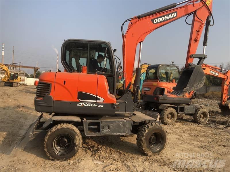 Doosan DX60 Pásová rýpadla