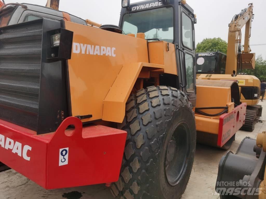 Dynapac CA 25 D Tahačové válce