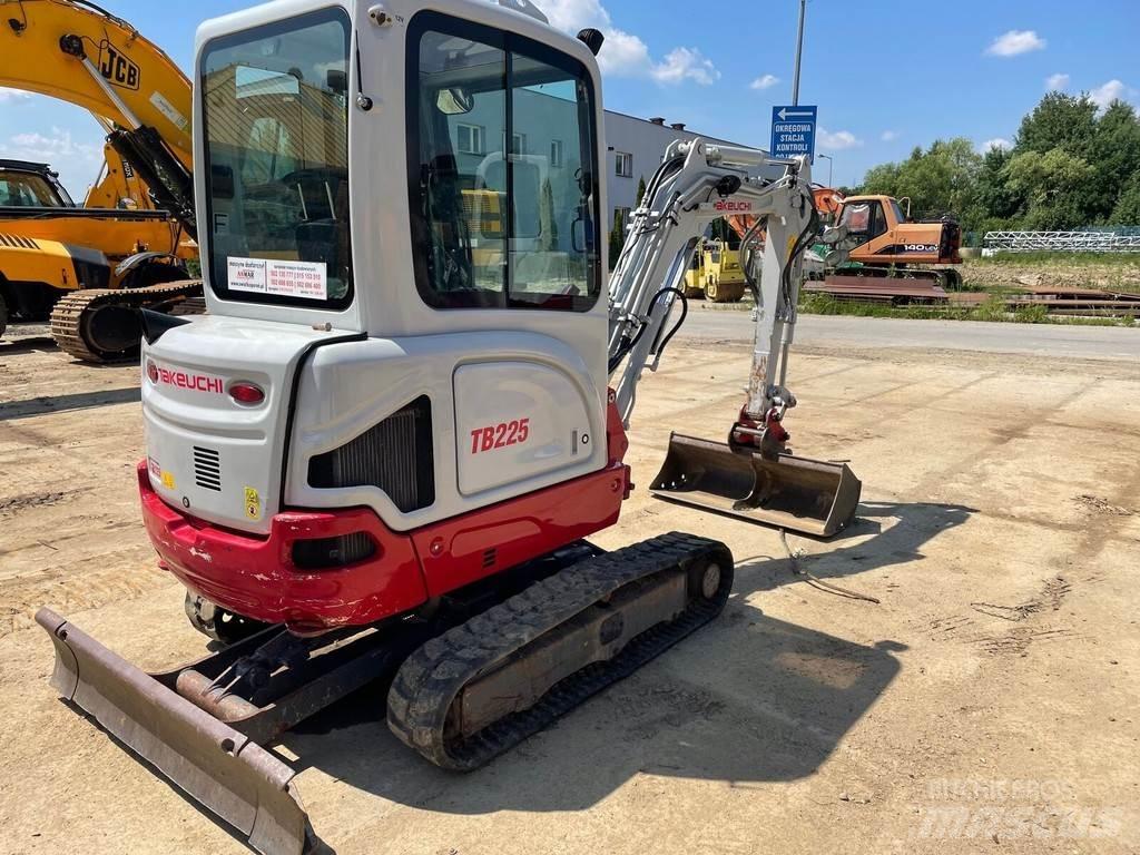 Takeuchi TB225 Mini rýpadla < 7t