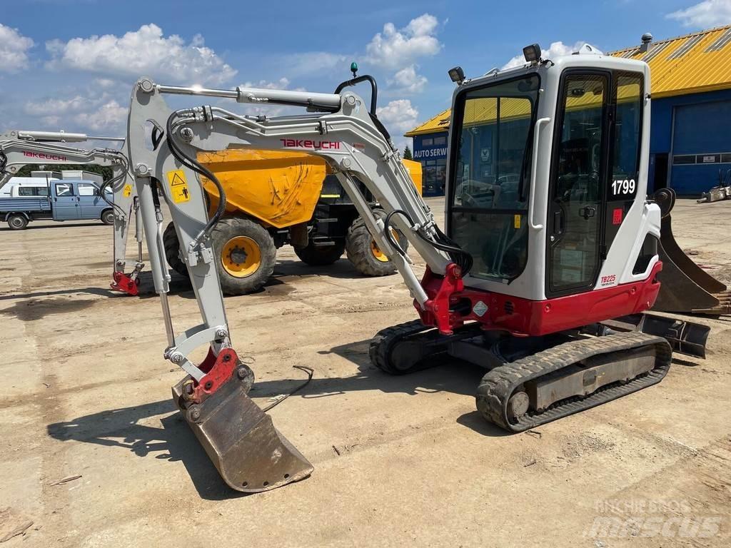 Takeuchi TB225 Mini rýpadla < 7t