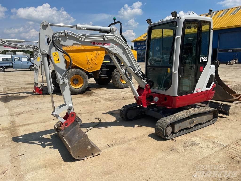 Takeuchi TB225 Mini rýpadla < 7t