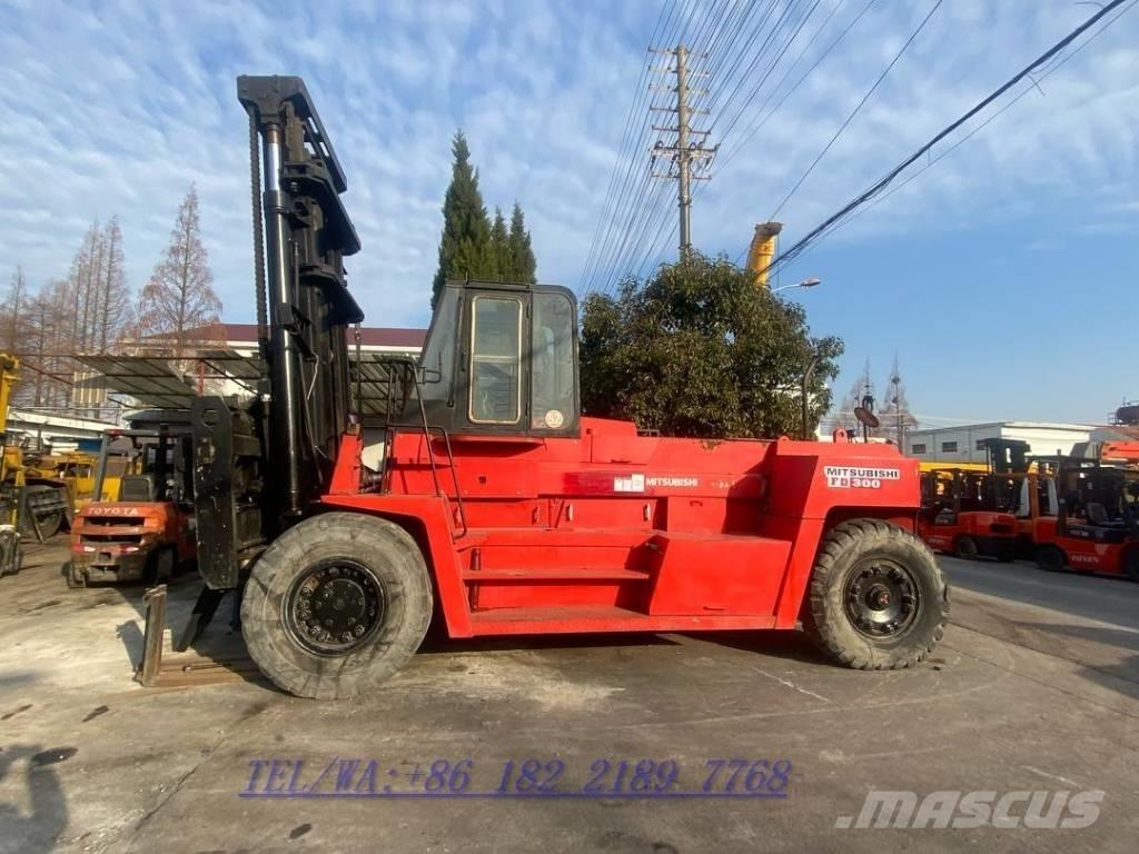 Mitsubishi FD300 Teleskopické manipulátory