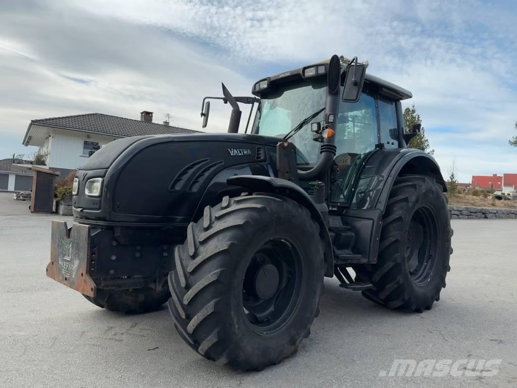 Valtra T 162 Traktory