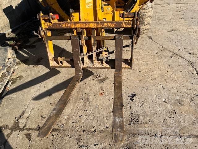 JCB 535-140 Teleskopické manipulátory