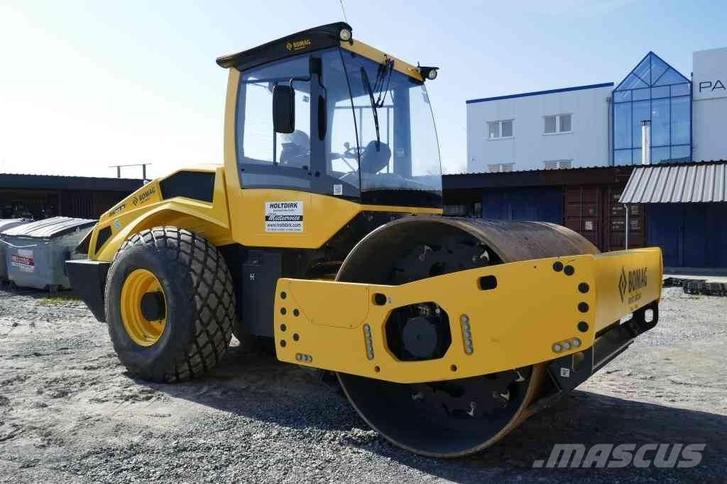 Bomag BW 213 D-5 Půdní kompaktory