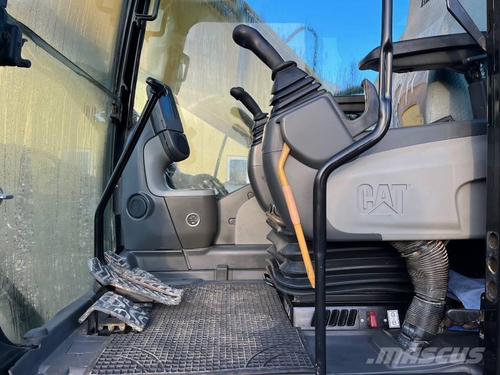 CAT 323 D L Pásová rýpadla