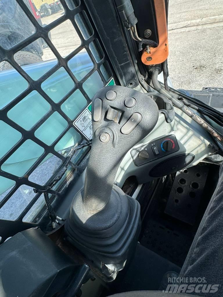 Bobcat S 770 Smykem řízené nakladače