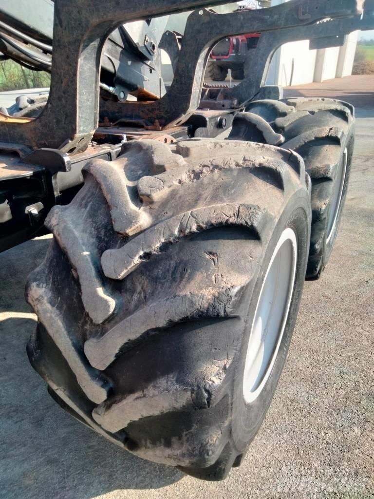 Komatsu 835 Vyvážecí traktory