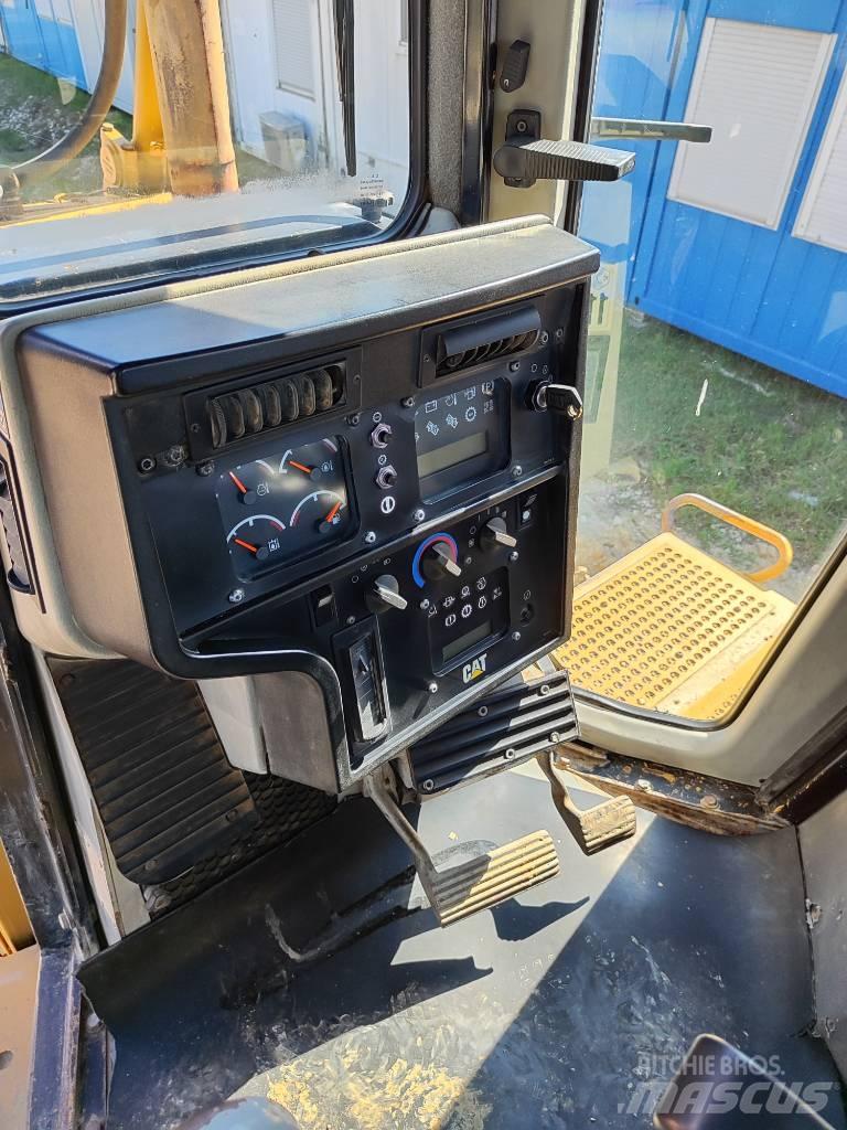 CAT D 6 R XL Pásové dozery