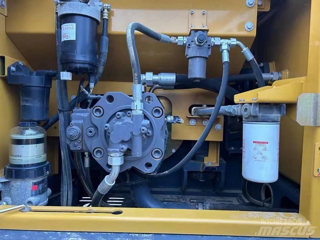 XCMG XE 200 DA Pásová rýpadla