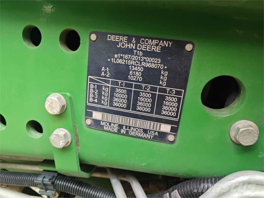 John Deere 6215R Traktory