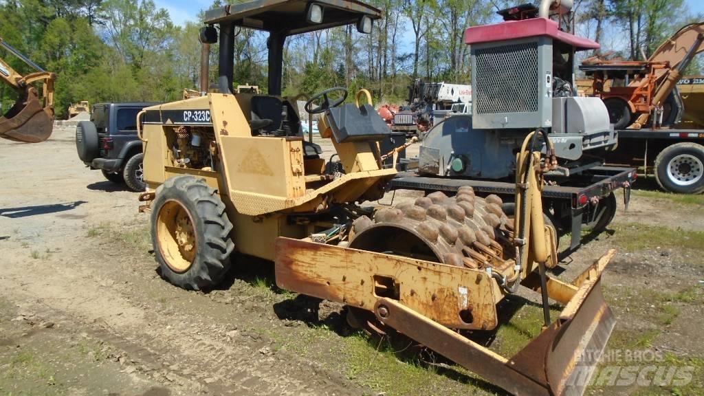 CAT CP 323 C Kombinované válce