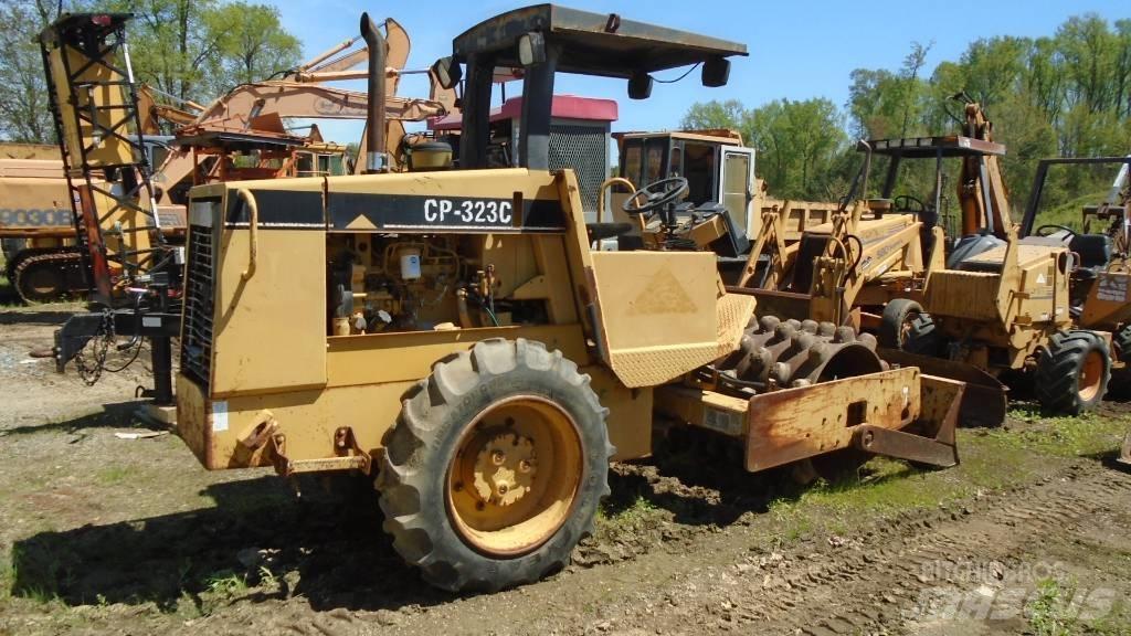 CAT CP 323 C Kombinované válce