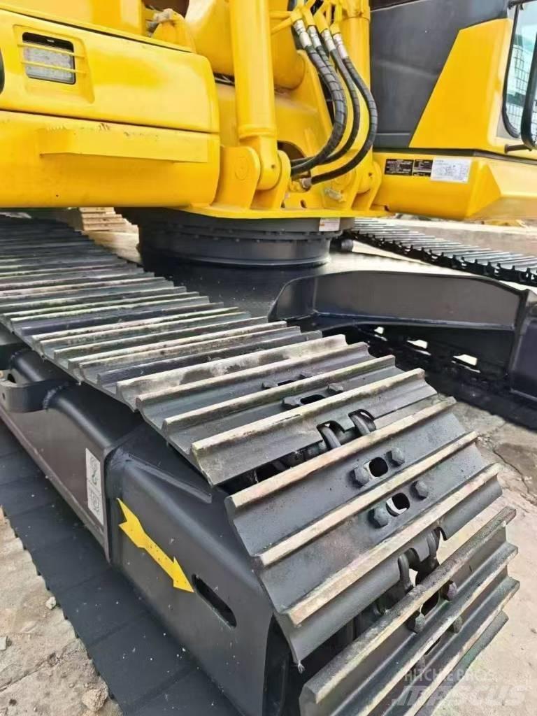 Komatsu 130-7 Pásová rýpadla