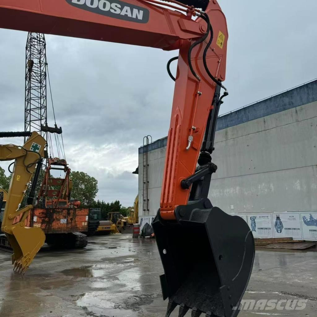 Doosan DX 225 LC Pásová rýpadla