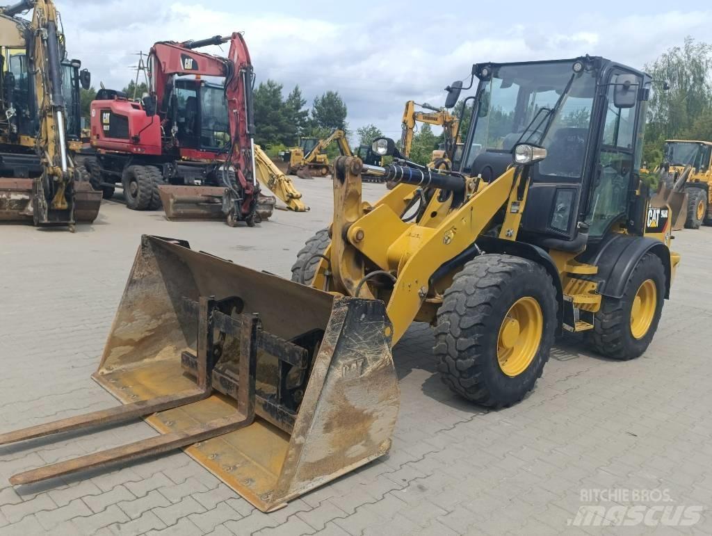 CAT 908M Kolové nakladače