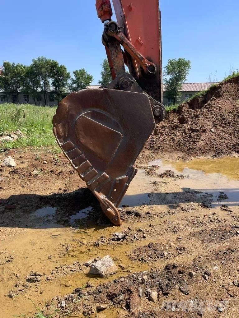 Hitachi ZX 360 Pásová rýpadla