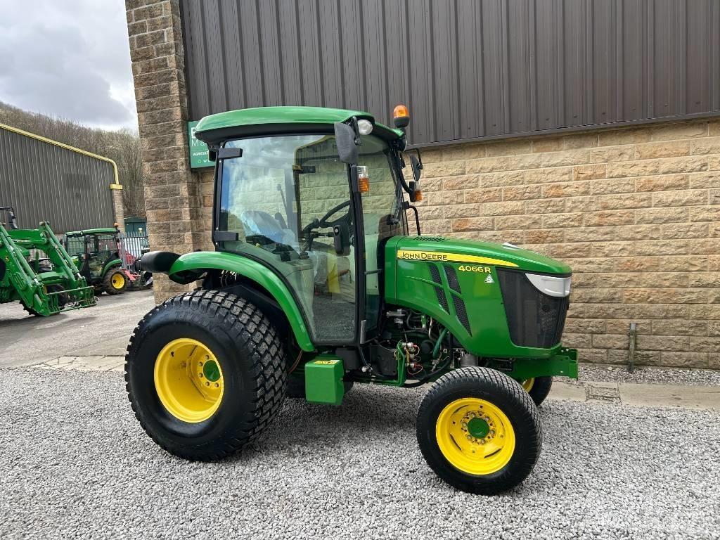 John Deere 4066R Traktory