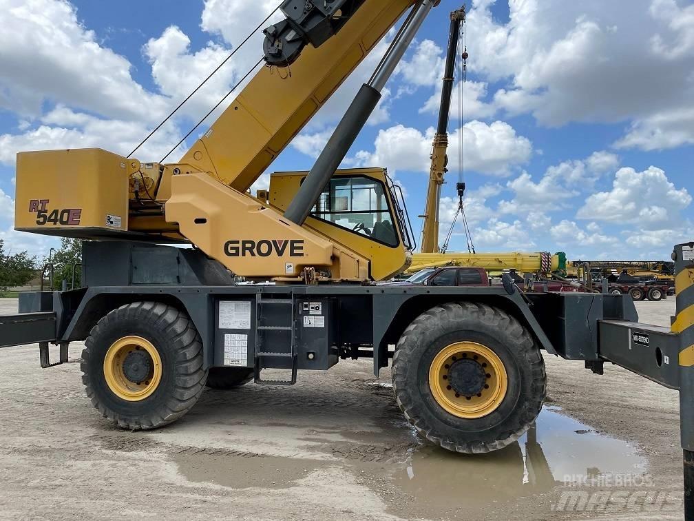 Grove RT 600 E Jeřáby pro těžký terén