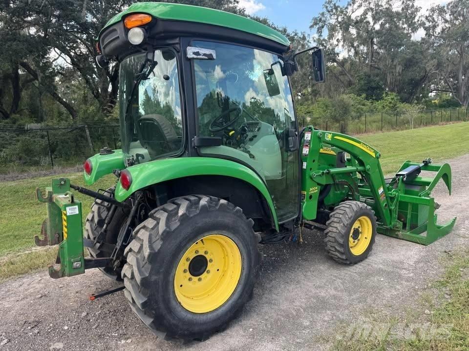 John Deere 3520 Traktory