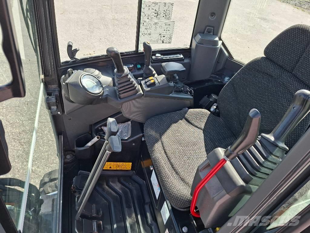 CASE CX 17 D Mini rýpadla < 7t