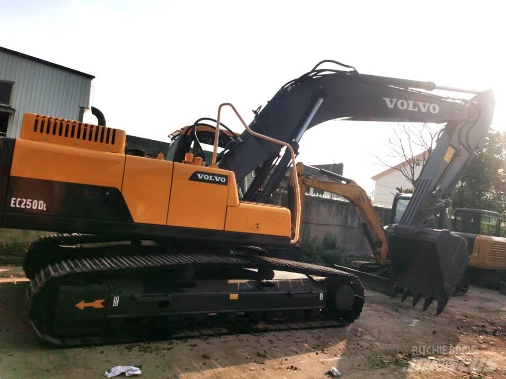 Volvo EC 250 D L Pásová rýpadla
