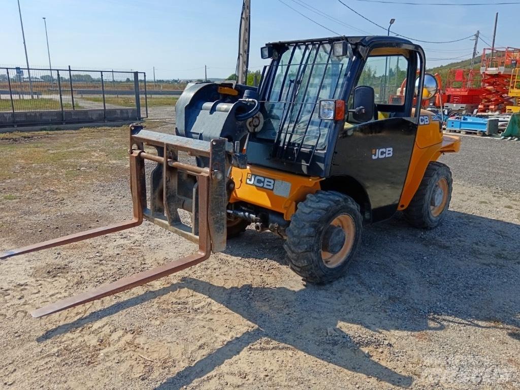JCB 520-40 Teleskopické manipulátory