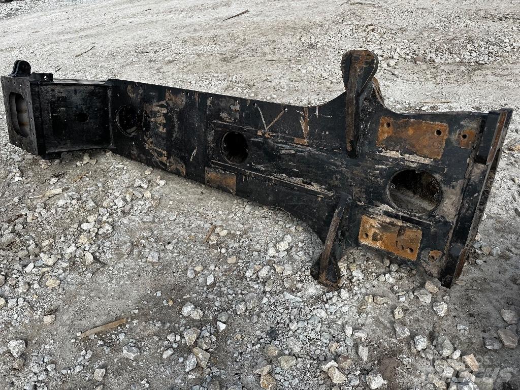 Komatsu 895 Podvozky a zavěšení kol