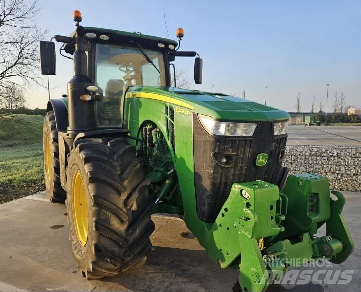John Deere 8320 R Traktory