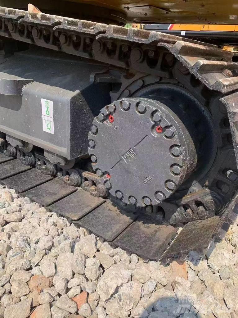 Komatsu PC 210 LC Pásová rýpadla