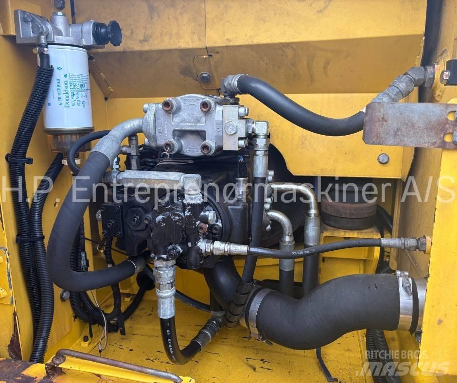 New Holland E 135 B Pásová rýpadla