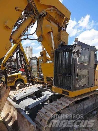 Liebherr 944C Speciální bagry