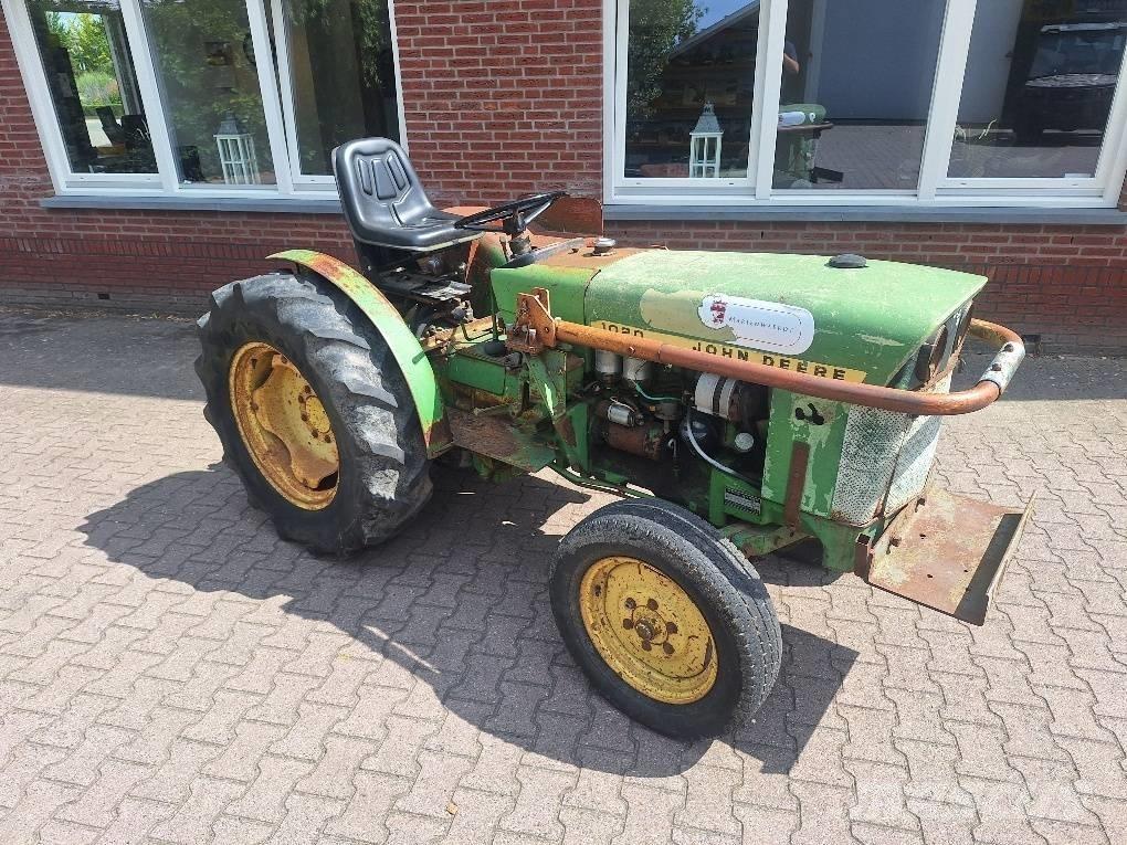 John Deere 1020 Traktory