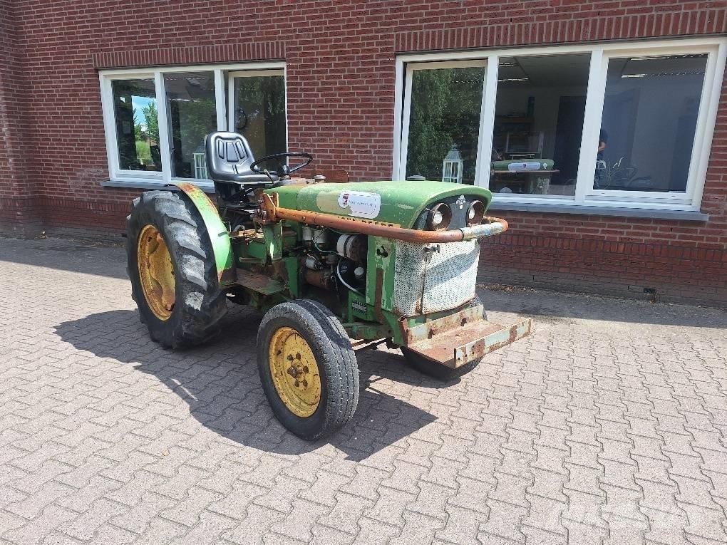 John Deere 1020 Traktory