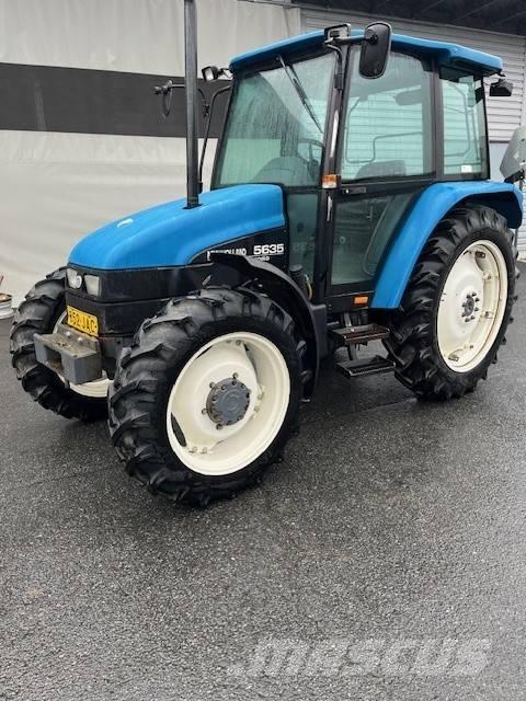 New Holland 5635 Traktory