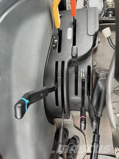 New Holland 5635 Traktory