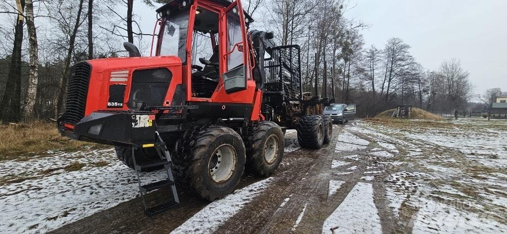 Komatsu 835 Vyvážecí traktory