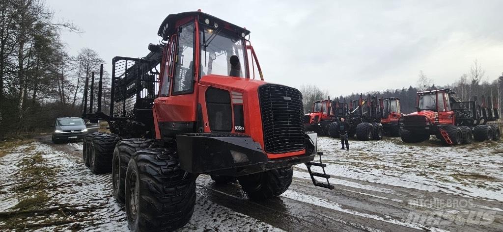 Komatsu 835 Vyvážecí traktory