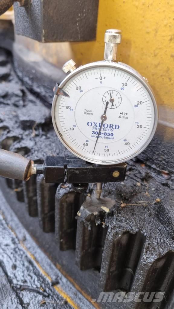 Grove GMK 3055 Univerzální terénní jeřáby