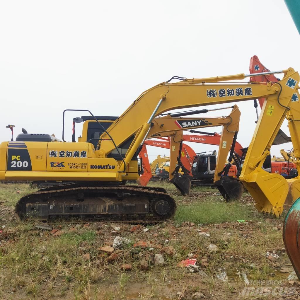 Komatsu PC200-8 Pásová rýpadla