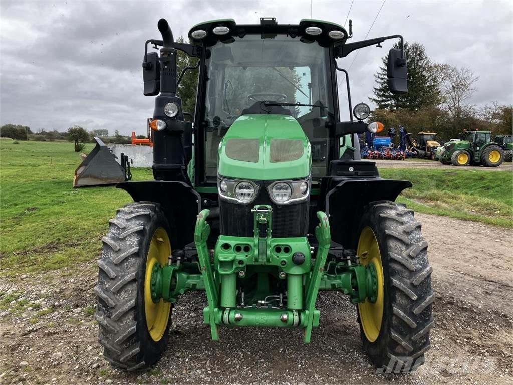 John Deere 6120M Traktory