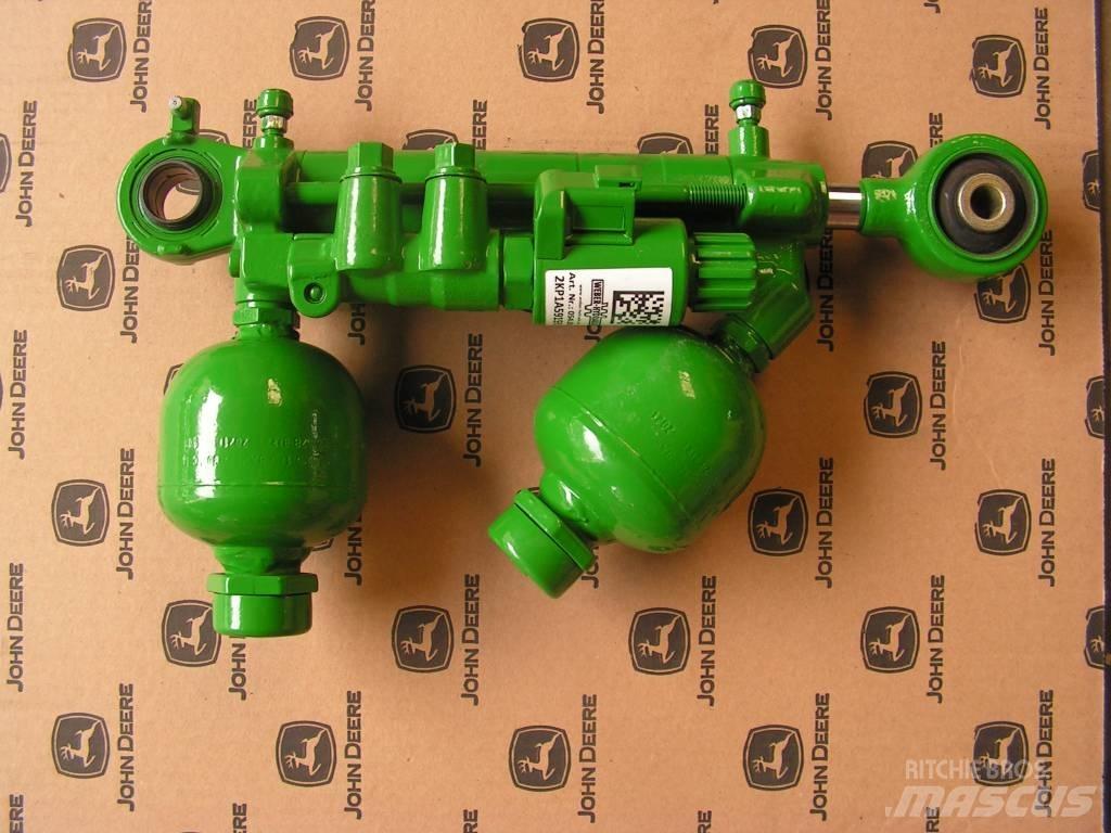 John Deere 6150 R Kabiny a interiér